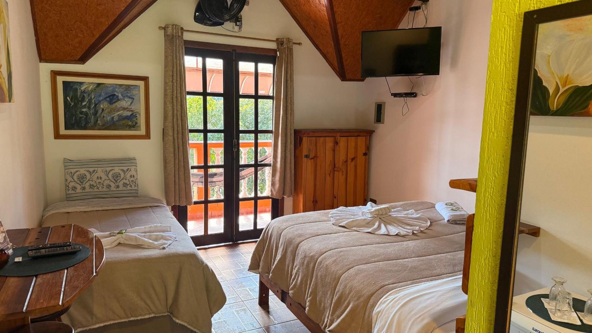 Quarto Triplo com Varanda